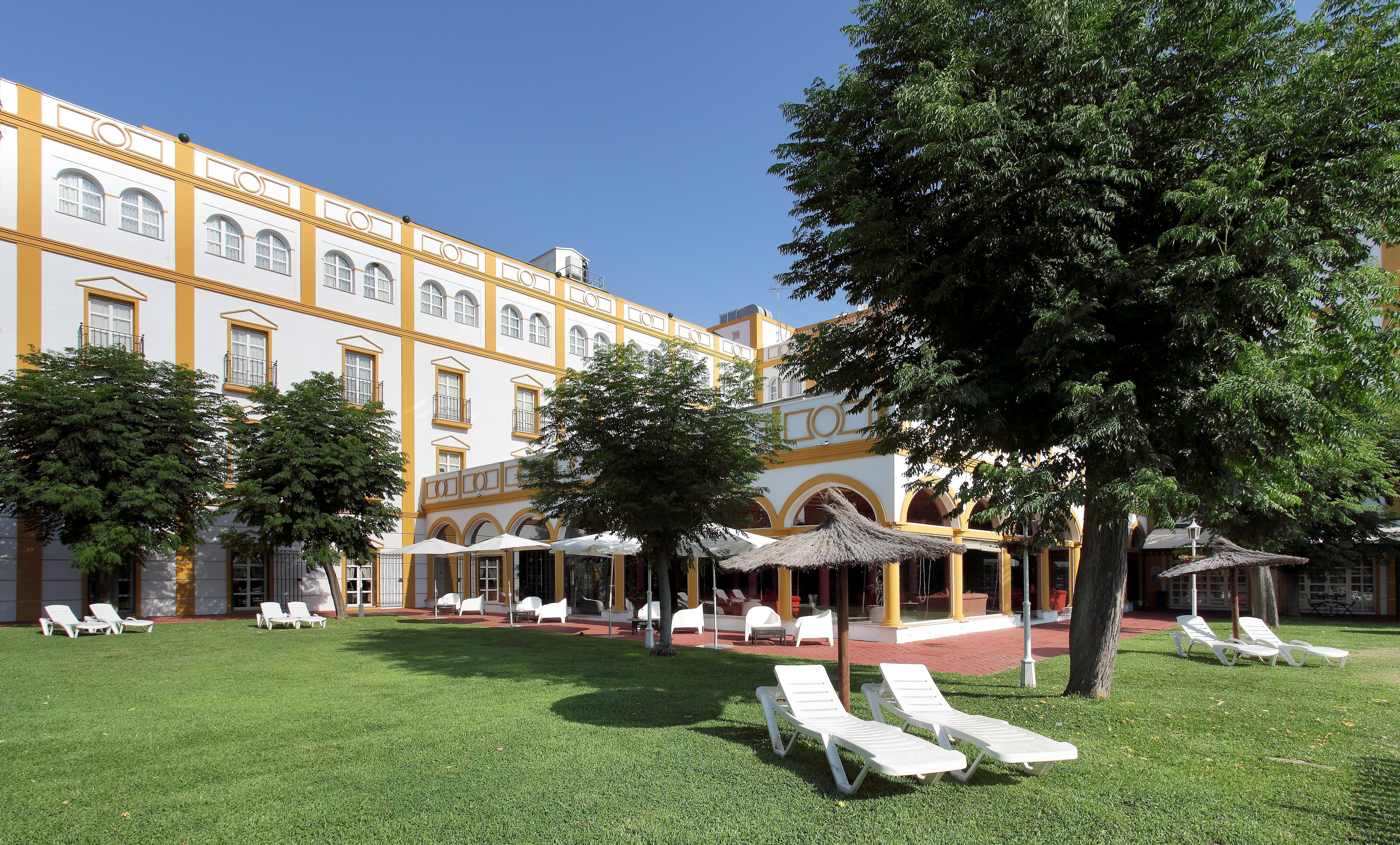 Exe Gran Hotel Solucar Sanlucar la Mayor Exterior photo