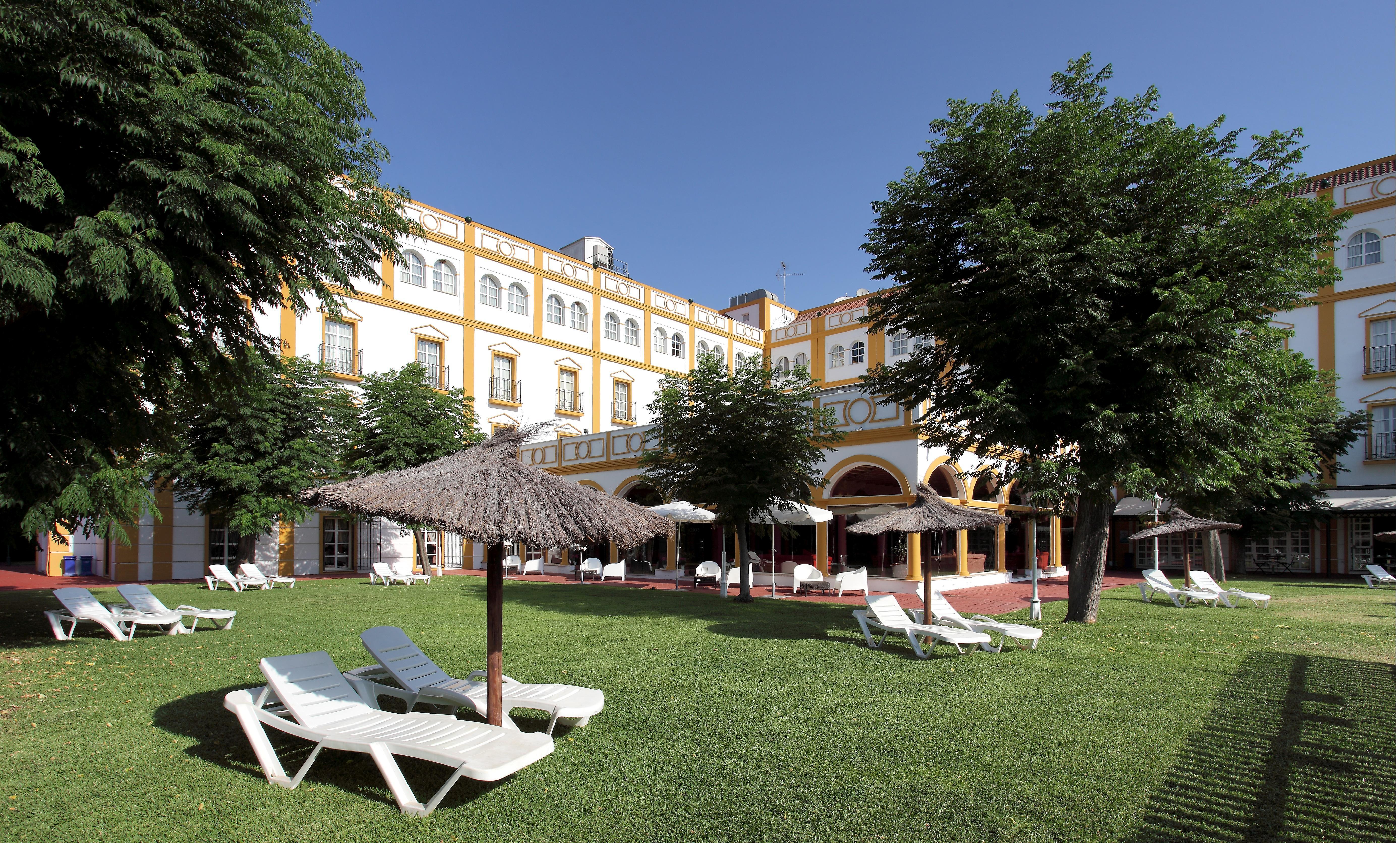 Exe Gran Hotel Solucar Sanlucar la Mayor Exterior photo