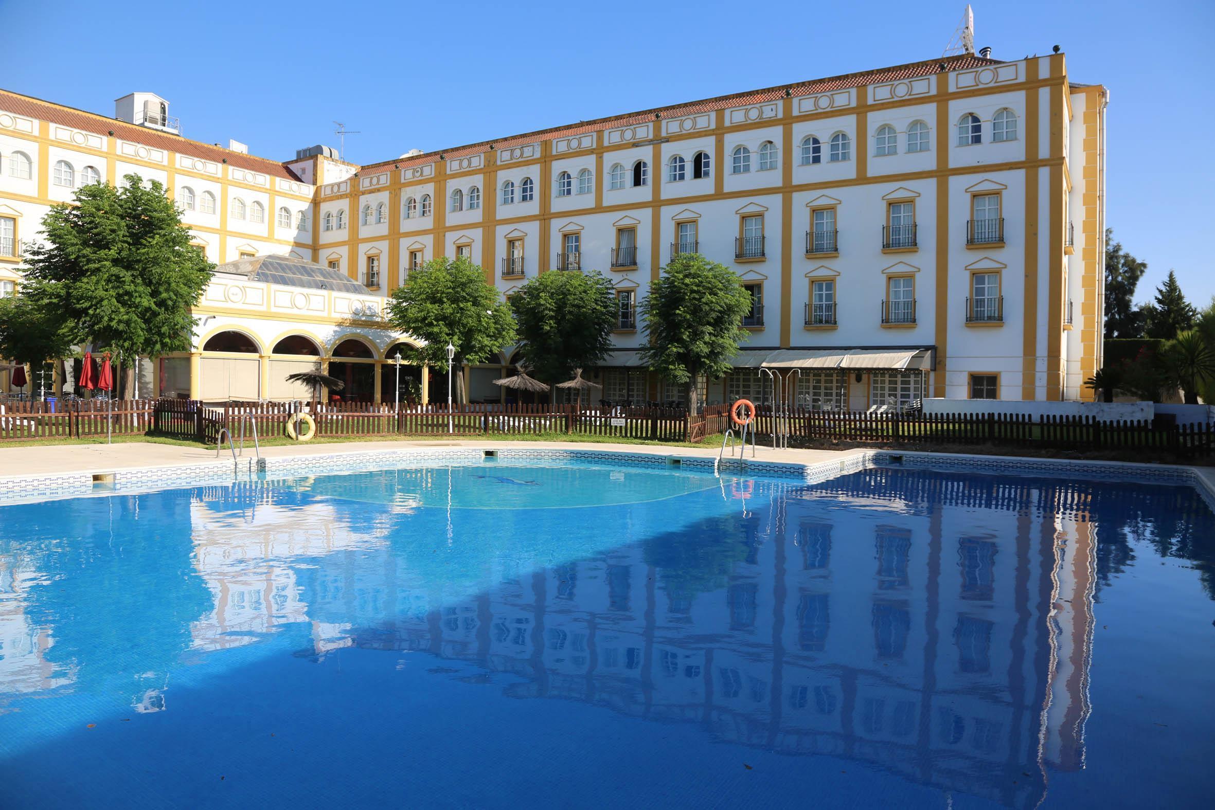 Exe Gran Hotel Solucar Sanlucar la Mayor Exterior photo