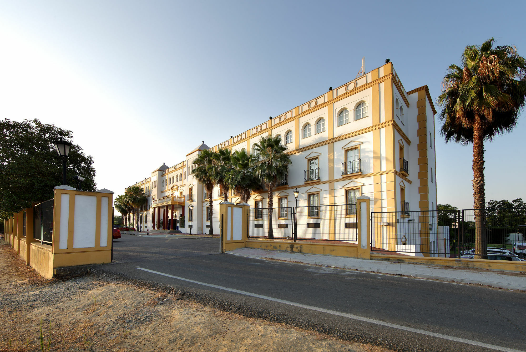 Exe Gran Hotel Solucar Sanlucar la Mayor Exterior photo